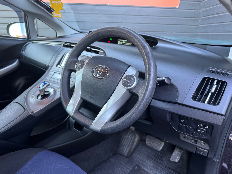 2014 Toyota Prius - image 7