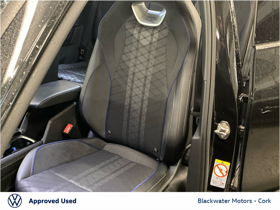 2025 Volkswagen Tiguan - image 24