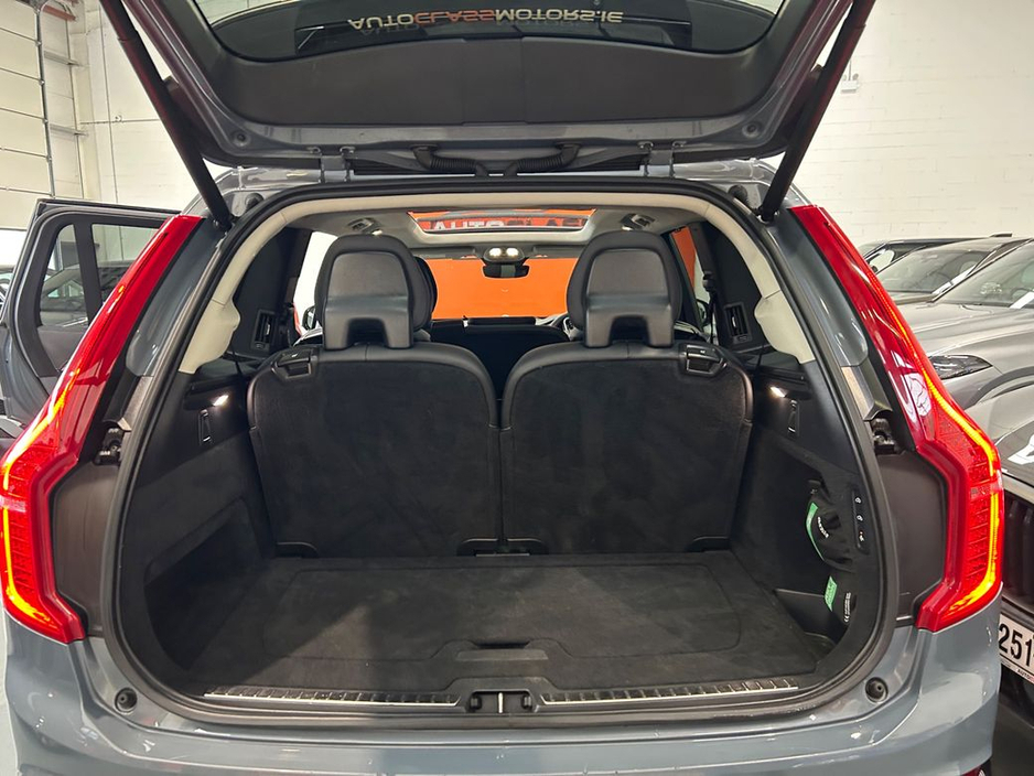 2022 Volvo XC90 - image 27
