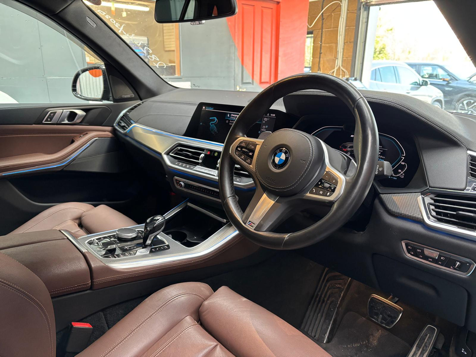 2020 BMW X5 - image 7