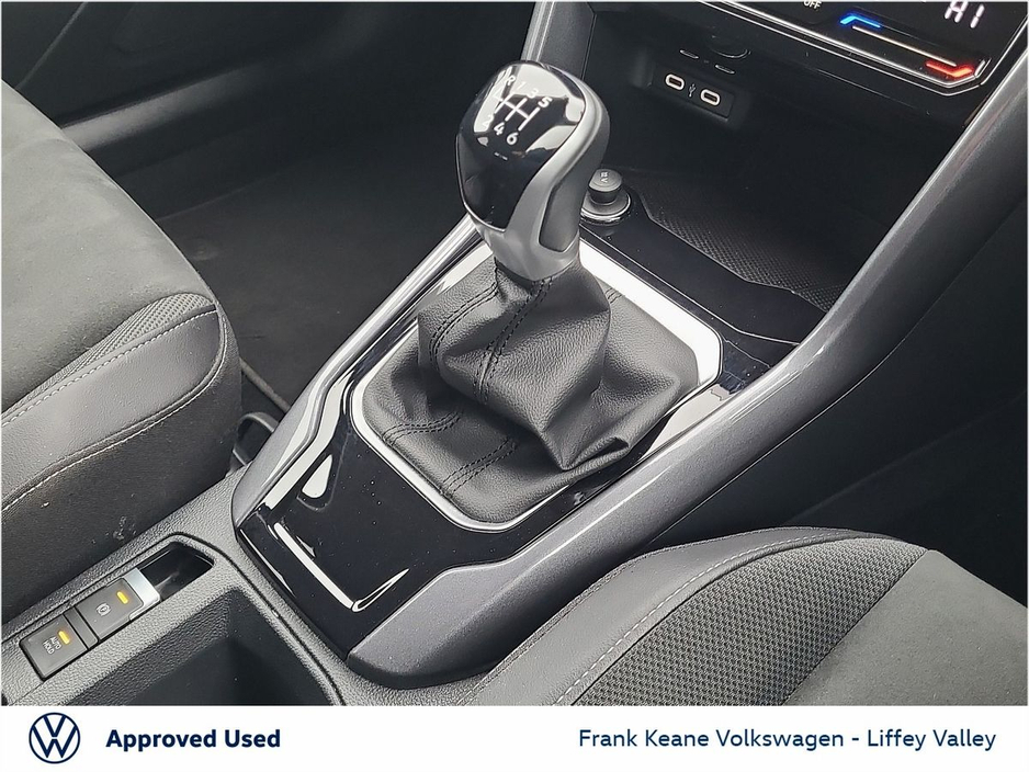 2023 Volkswagen T-Roc STYLE 1.0 TSI 110HP *ONE OWNER* *PETROL BLUE* *JOHANNESBURG ALLOYS* *REAR VIEW CAMERA* *ART VELOUR SEATS* *PCP AVAILABLE* €28,895