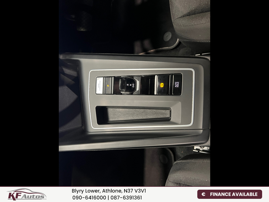 2023 Volkswagen Golf - image 30