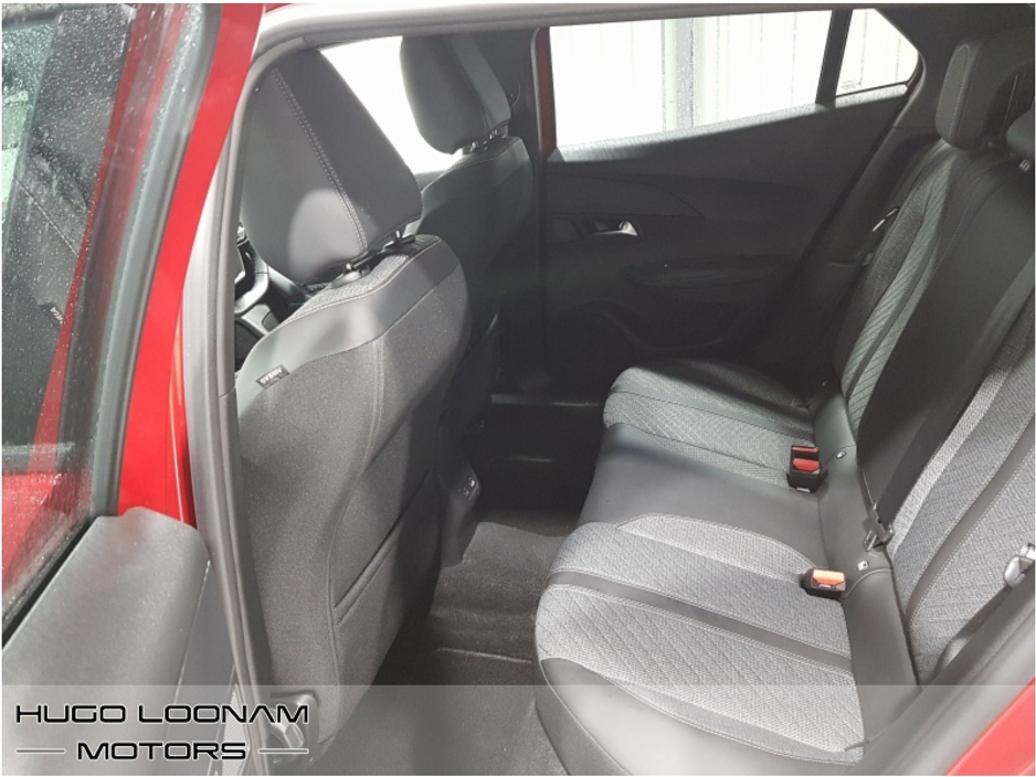 2025 Peugeot 2008 - image 13