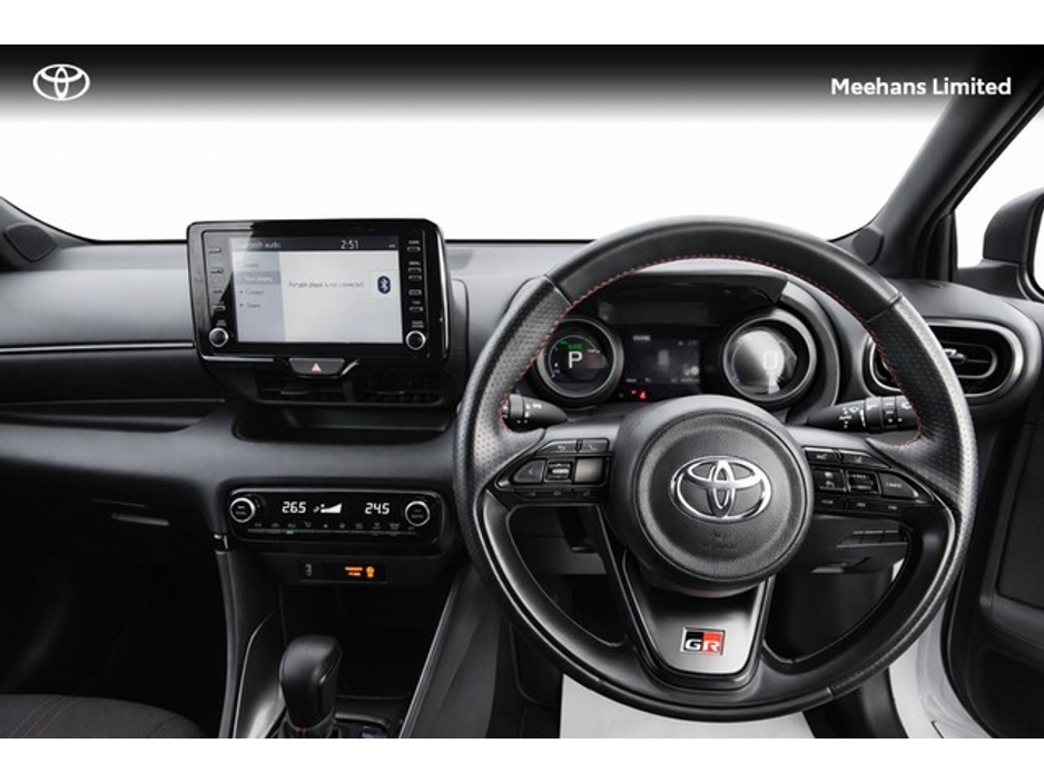 2023 Toyota Yaris - image 10