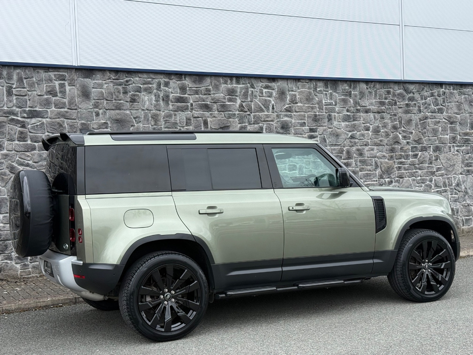 2021 Land Rover Defender - image 3