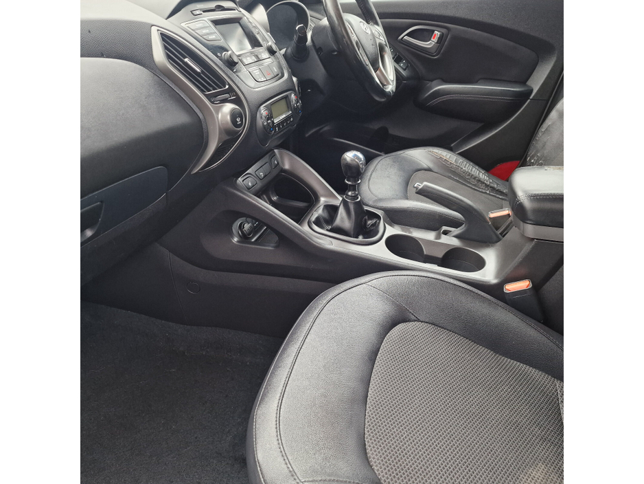 2015 Hyundai ix35 2.0 Diesel Executive 4WD 136hp €6,450