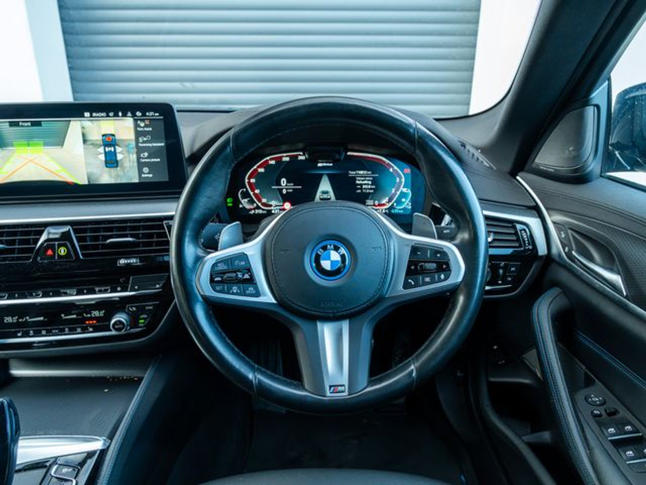 2023 BMW 5 Series - image 10
