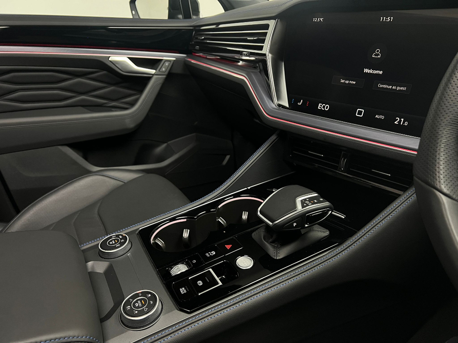 2025 Volkswagen Touareg - image 23