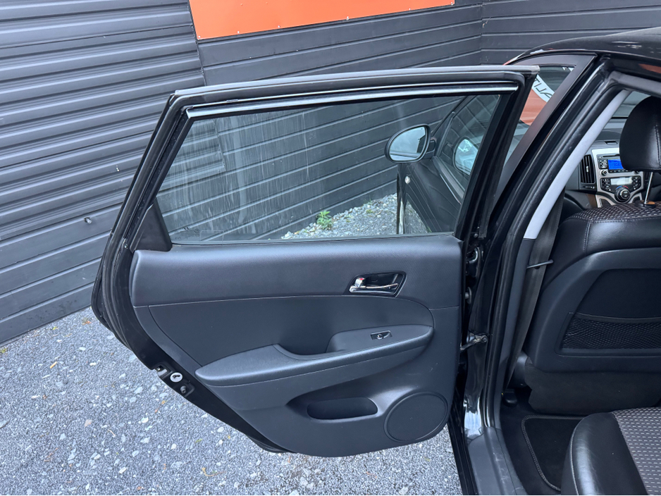 2010 Hyundai i30 - image 18