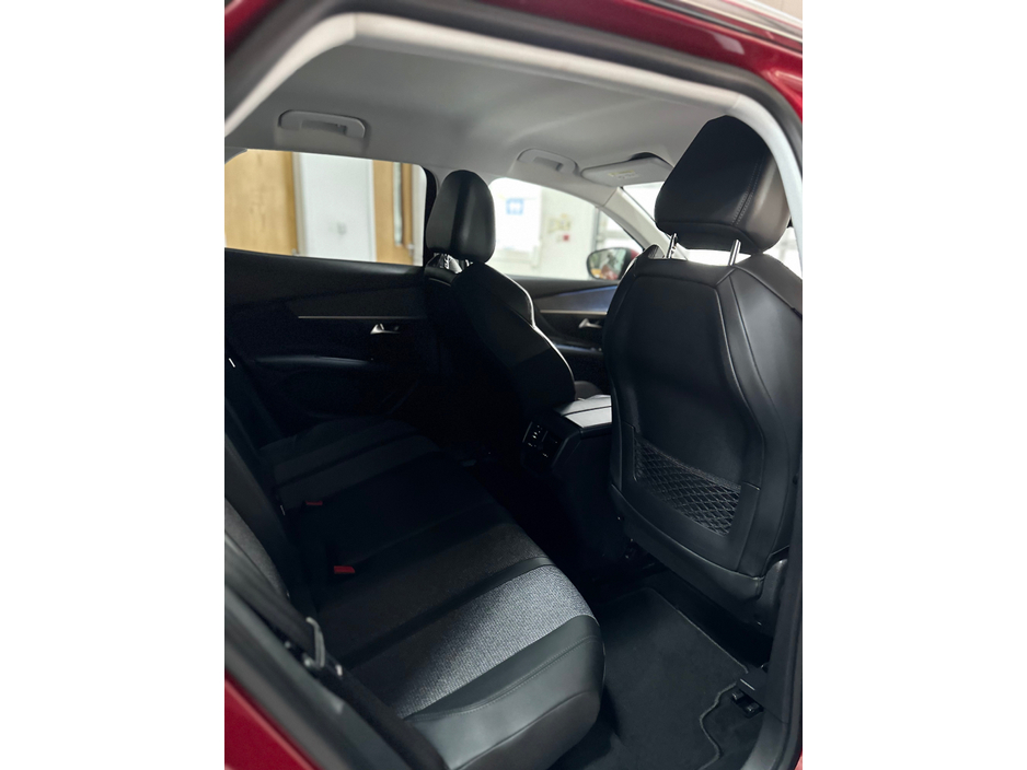 2019 Peugeot 3008 - image 10