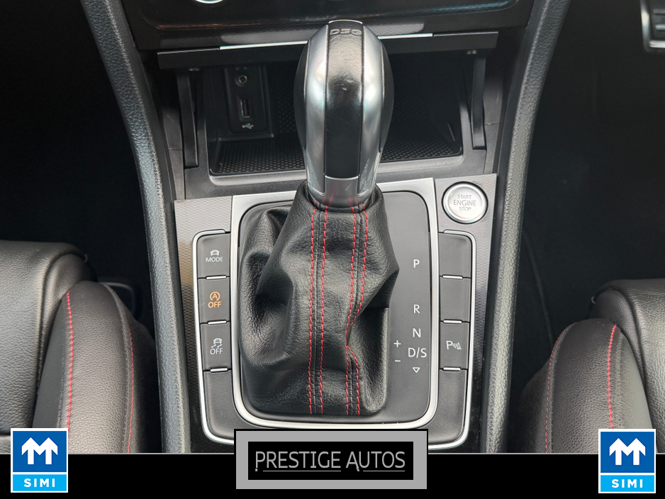 2015 Volkswagen Golf - image 24