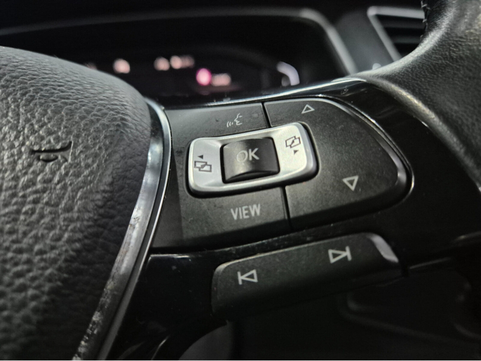 2020 Volkswagen Tiguan - image 10