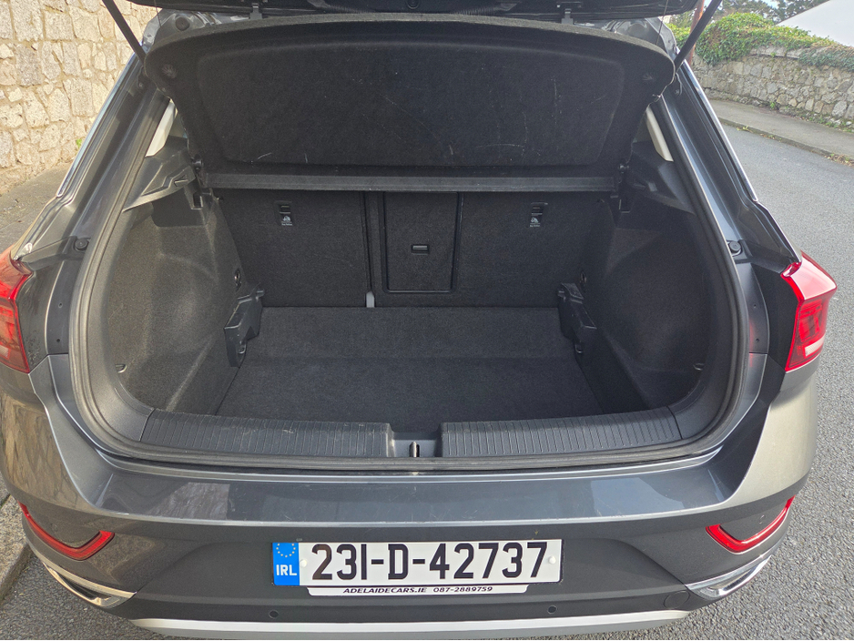 2023 Volkswagen T-Roc - image 8