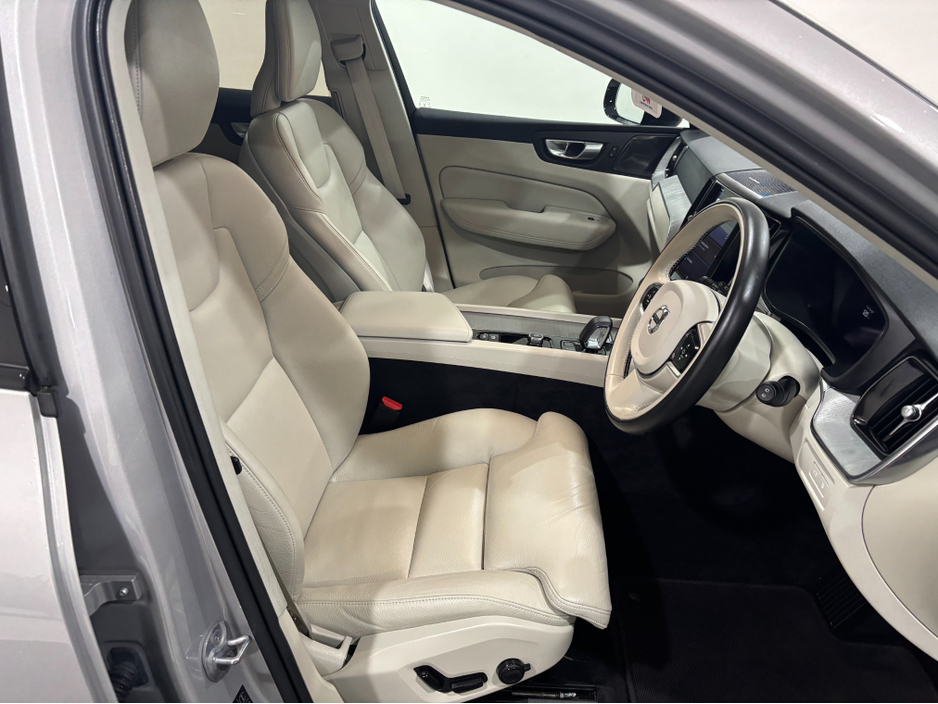 2024 Volvo XC60 - image 11