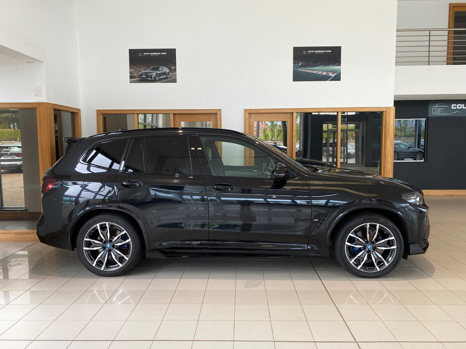 2023 BMW X3 - image 2