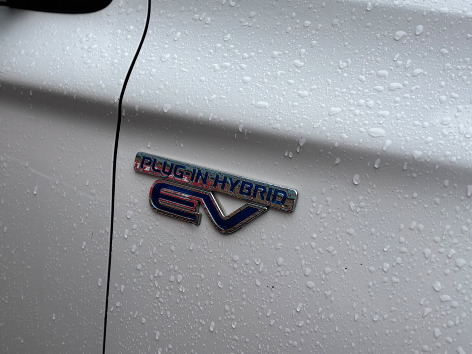 2015 Mitsubishi Outlander PHEV Intense+ €10,950