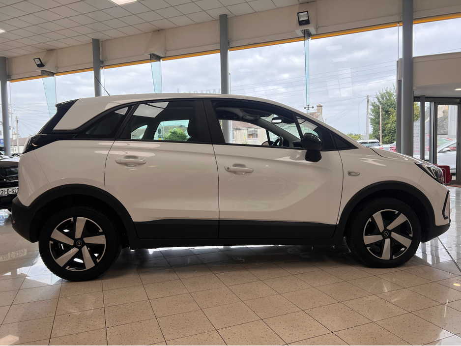 2024 Opel Crossland X **Only 14,000 Kms** Best Value As New 2024 Opel Crossland Diesel Apple Car Play Rear View Camera www.bolands.ie Est.1955 €21,950