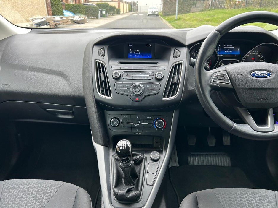 2016 Ford Focus - image 20