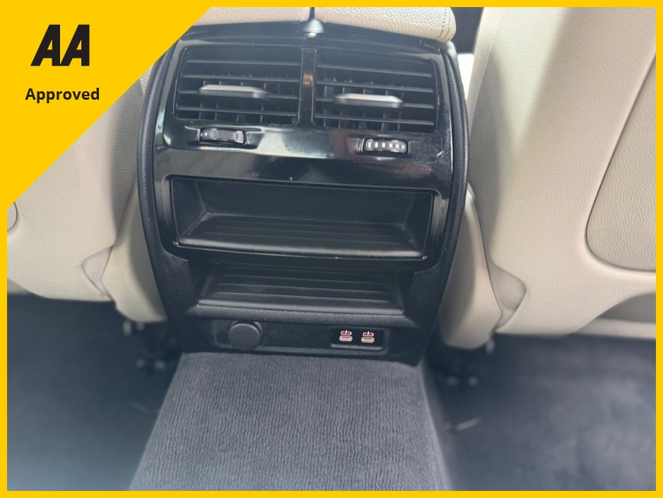 2022 BMW 5 Series - image 22