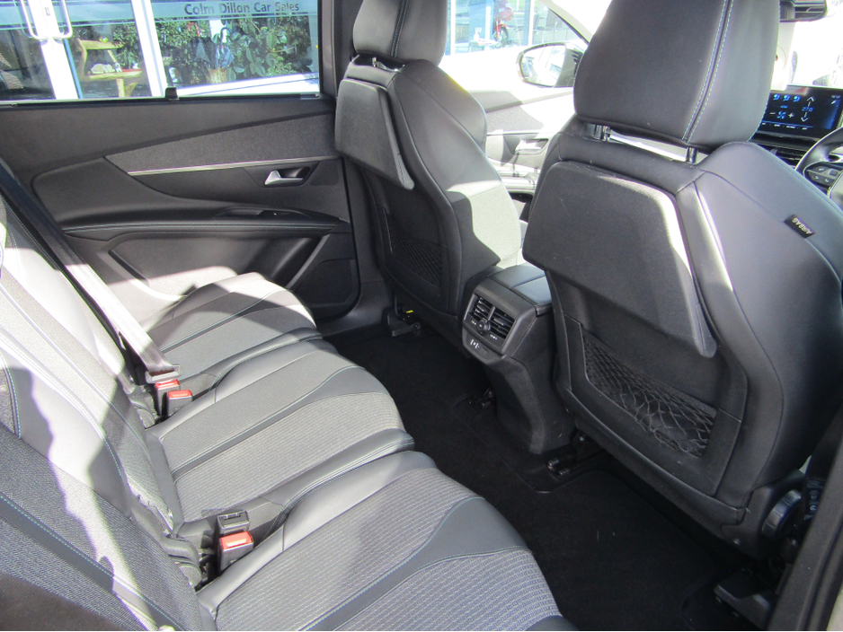 2022 Peugeot 5008 - image 12