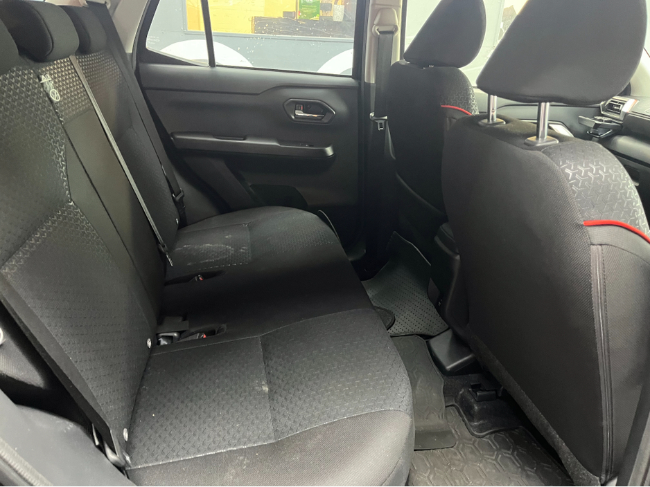 2022 Daihatsu Rocky - image 7