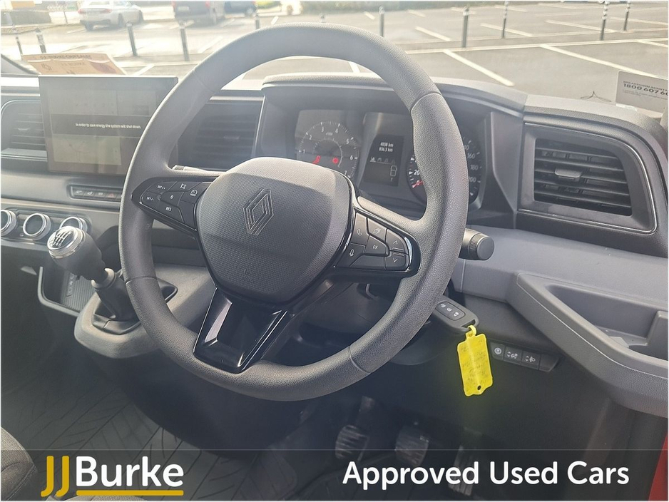 2026 Renault Master - image 11