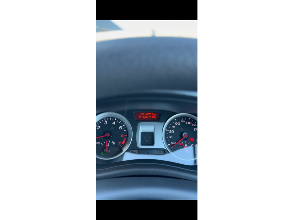 2010 Renault Clio - image 10