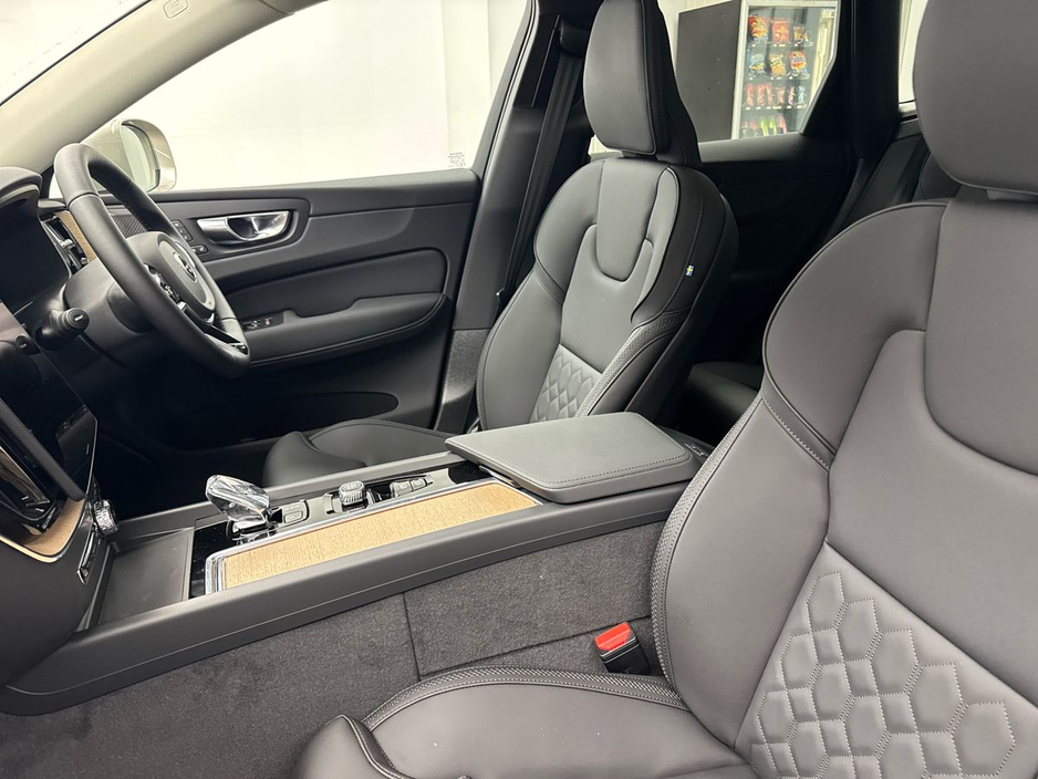 2026 Volvo XC60 - image 28