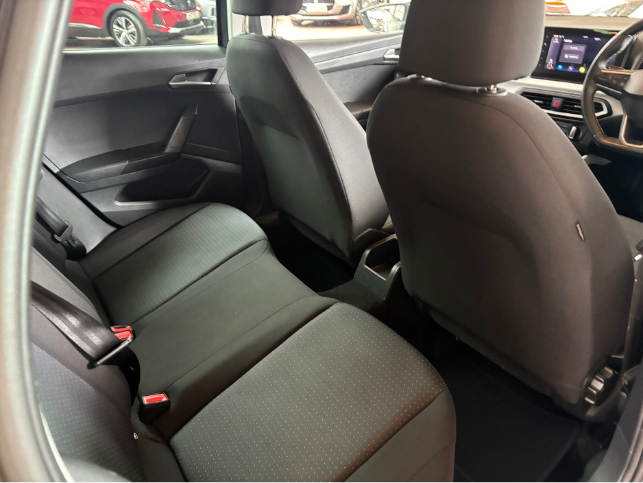 2023 SEAT Arona - image 3