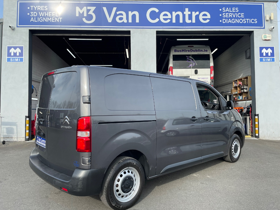 2019 Citroen Dispatch - image 4