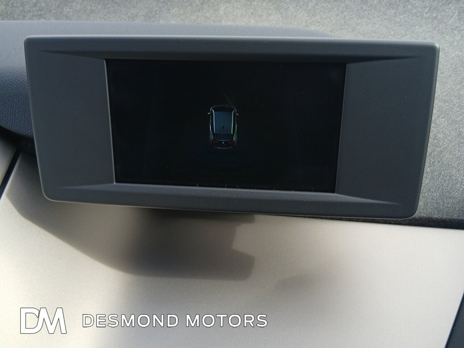 2022 BMW i3 - image 14