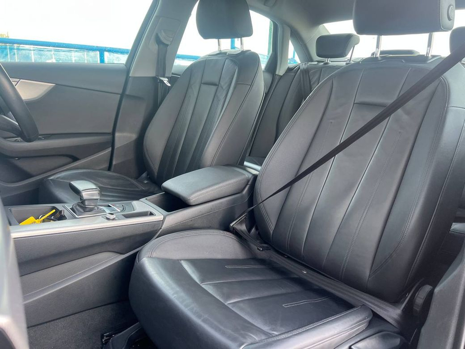 2021 Audi A4 2.0 TDI 30 // DIAMOND CUT ALLOYS // LEATHER HEATED SEATS // APPLE CARPLAY/ANDROID AUTO €27,900