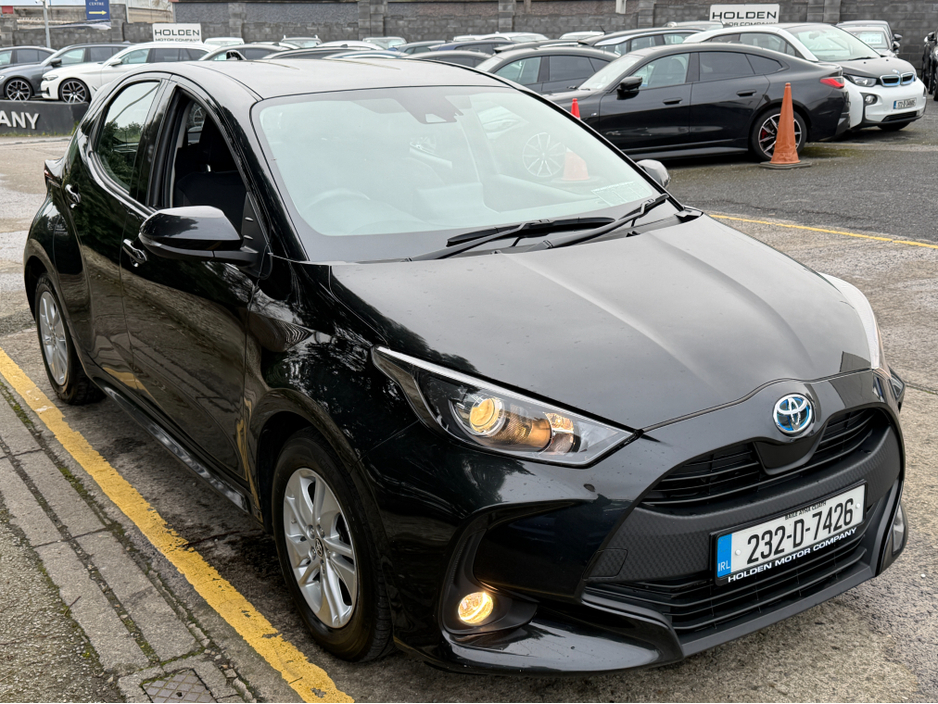 2023 Toyota Yaris - image 5