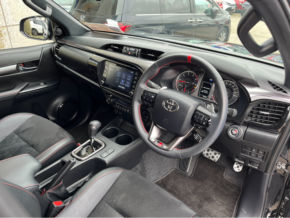 2024 Toyota Hilux - image 14