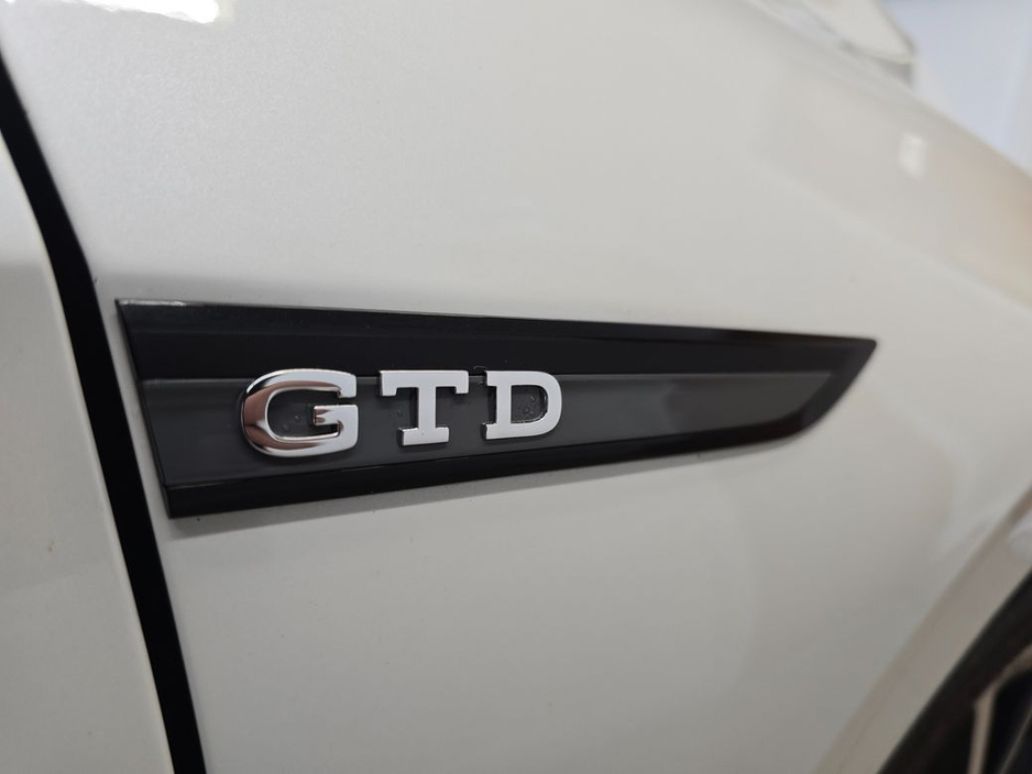 2024 Volkswagen Golf - image 24