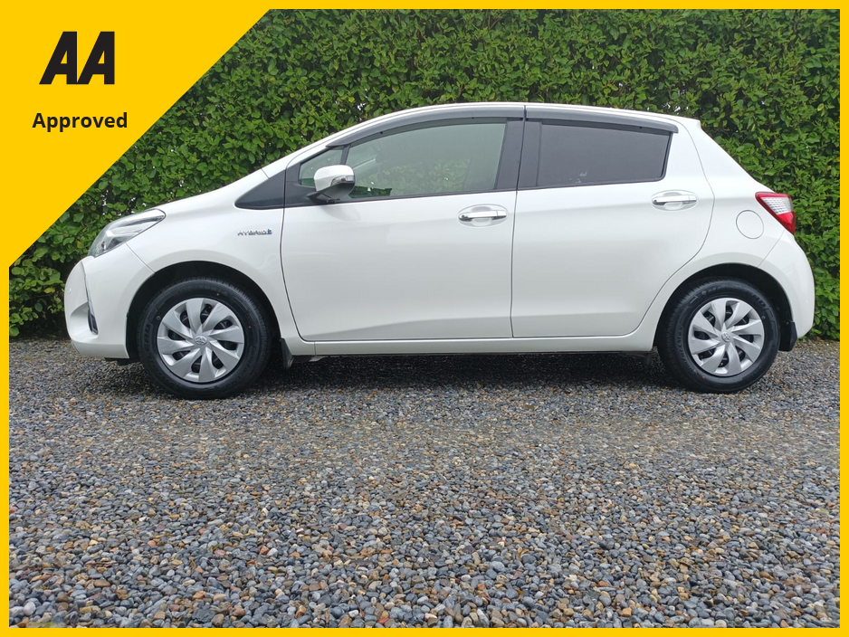 2019 Toyota Yaris 1.5 PETROL HYBRID AUTOMATIC ONLY 53,817kms JUST FULLY SERVICED INCLUDING 4 NEW TYRES 2 YEARS NCT 1 YEAR ROAD TAX HIGH SPEC CAR REVERSE CAMERA LARGE TOUCHSCREEN MULTIMEDIA SYSTEM PARKING SENSORS €17,949
