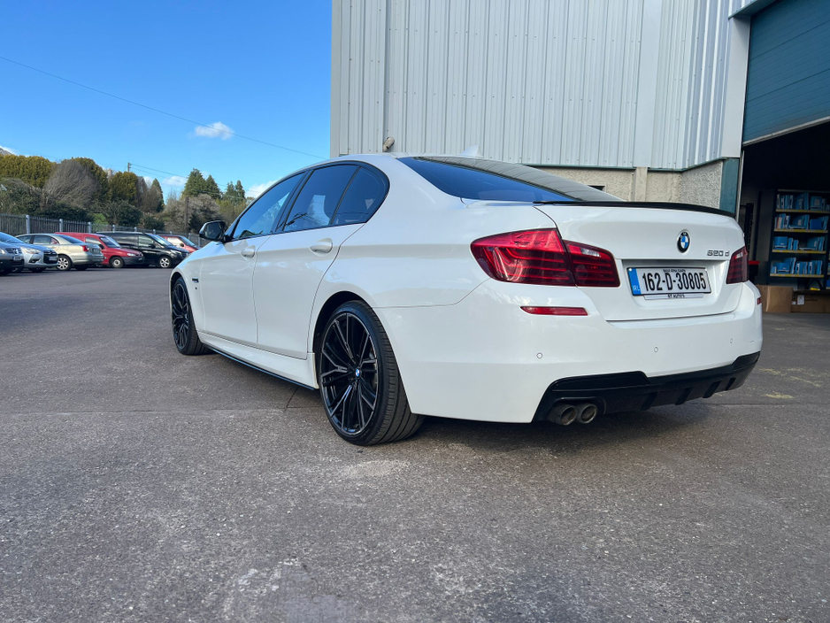 2016 BMW 5 Series - image 5