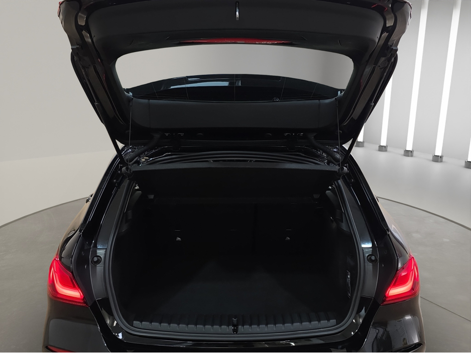 2020 BMW 1 Series - image 23