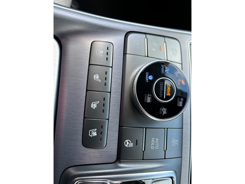 2022 Hyundai Santa Fe - image 19