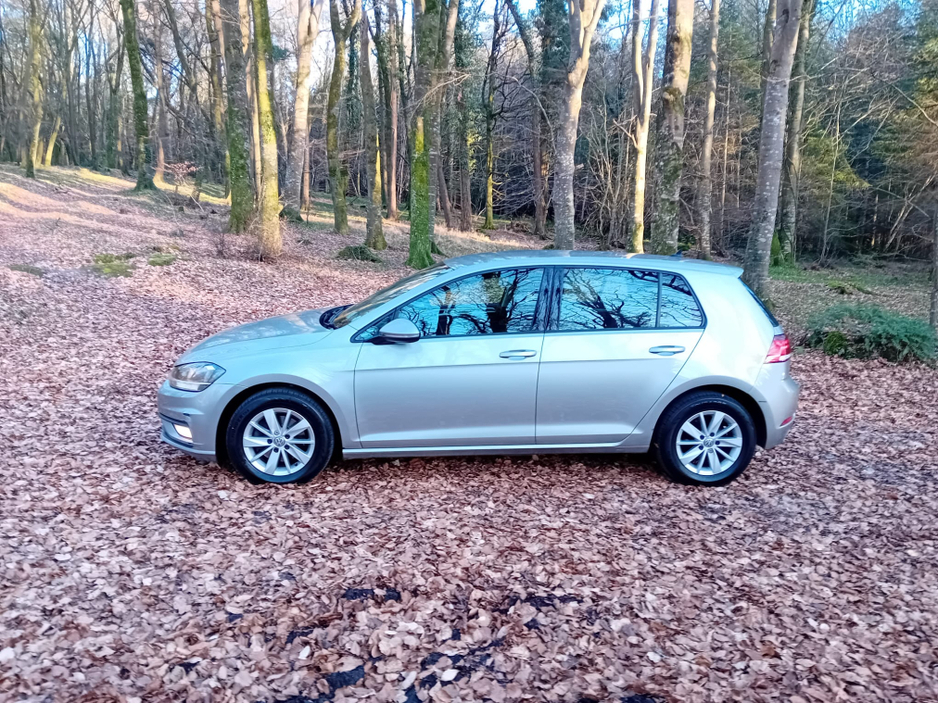 2017 Volkswagen Golf - image 4