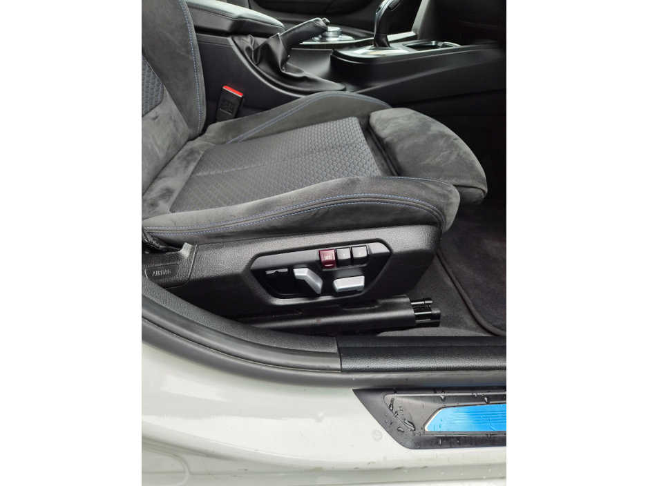 2018 BMW 3 Series - image 17