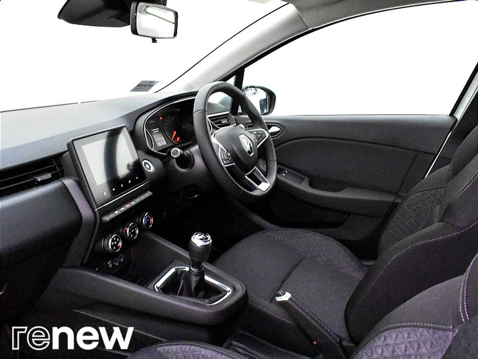 2021 Renault Clio - image 5