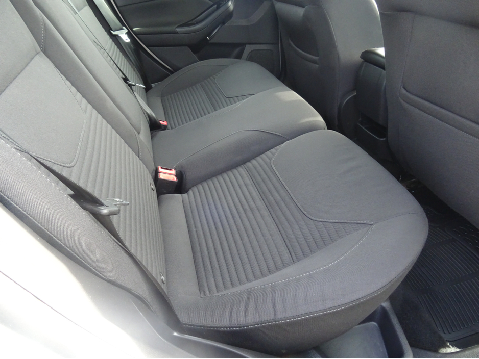 2017 Ford Focus - image 8