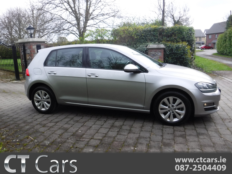 2016 Volkswagen Golf - image 2