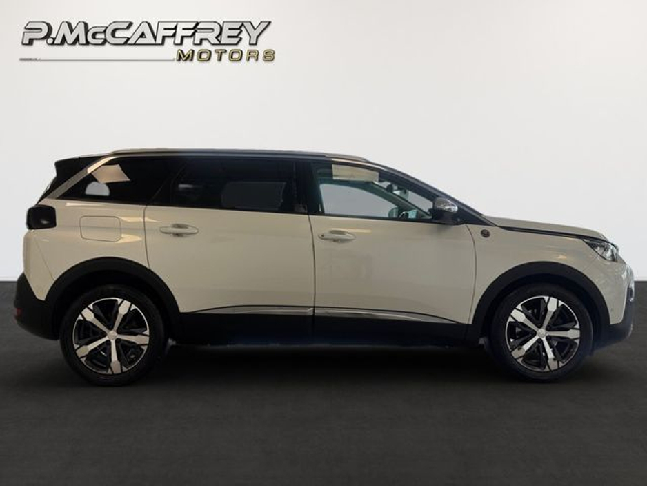 2020 Peugeot 5008 - image 4