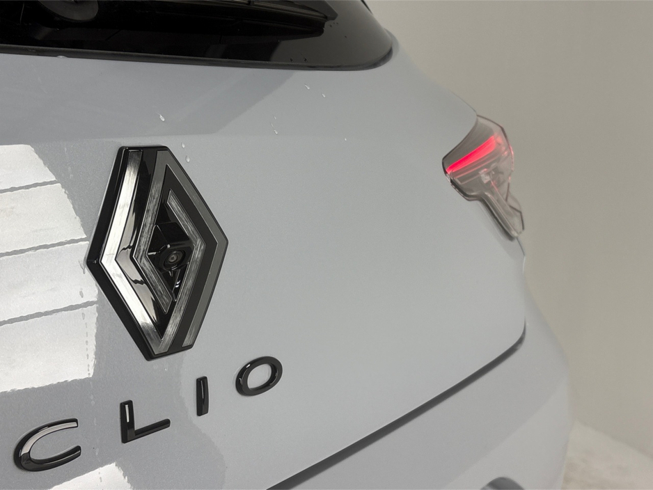 2025 Renault Clio ESPRIT ALPINE TCE90**HEATED MULTIFUNCTIONAL STEERING WHEEL**HEATED HALF LEATHER SPORT SEATS**DIGITAL DASH**TOUCH SCREEN APPLE CAR PLAY**DRIVE MODES**17" BLACK ALLOYS**ISOFIX**FINANCE AVAILABLE