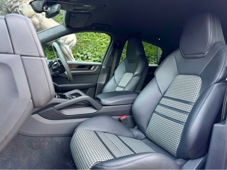 2024 Porsche Cayenne - image 17