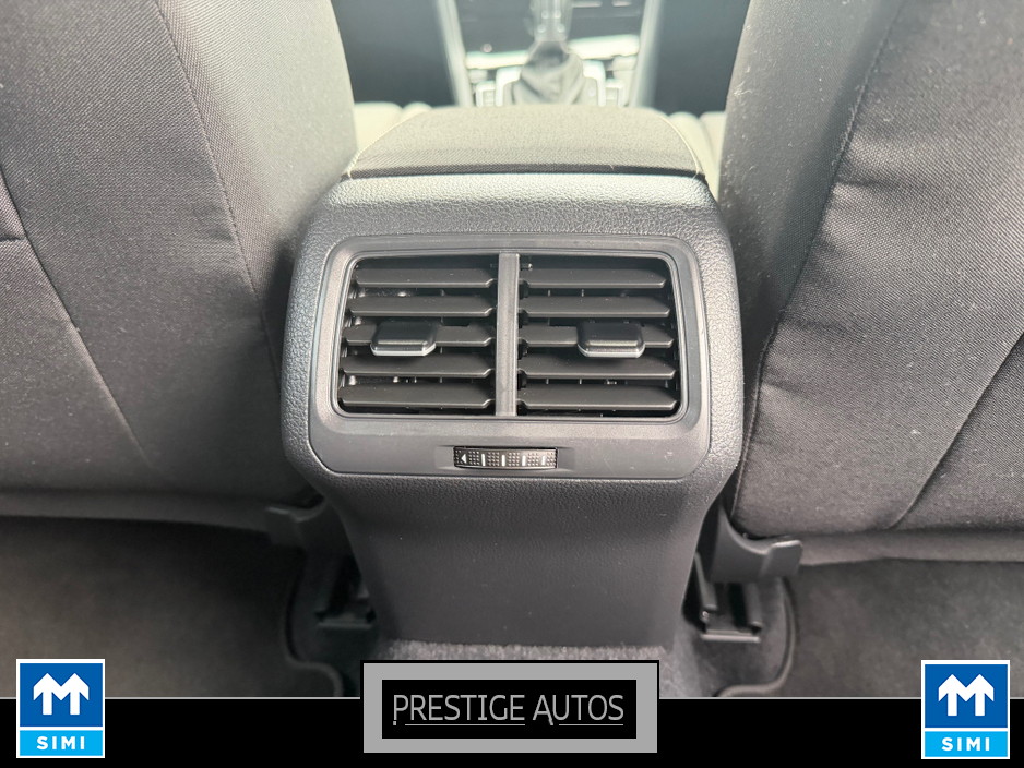 2014 Volkswagen Golf - image 28