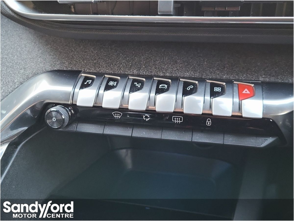 2018 Peugeot 3008 - image 26