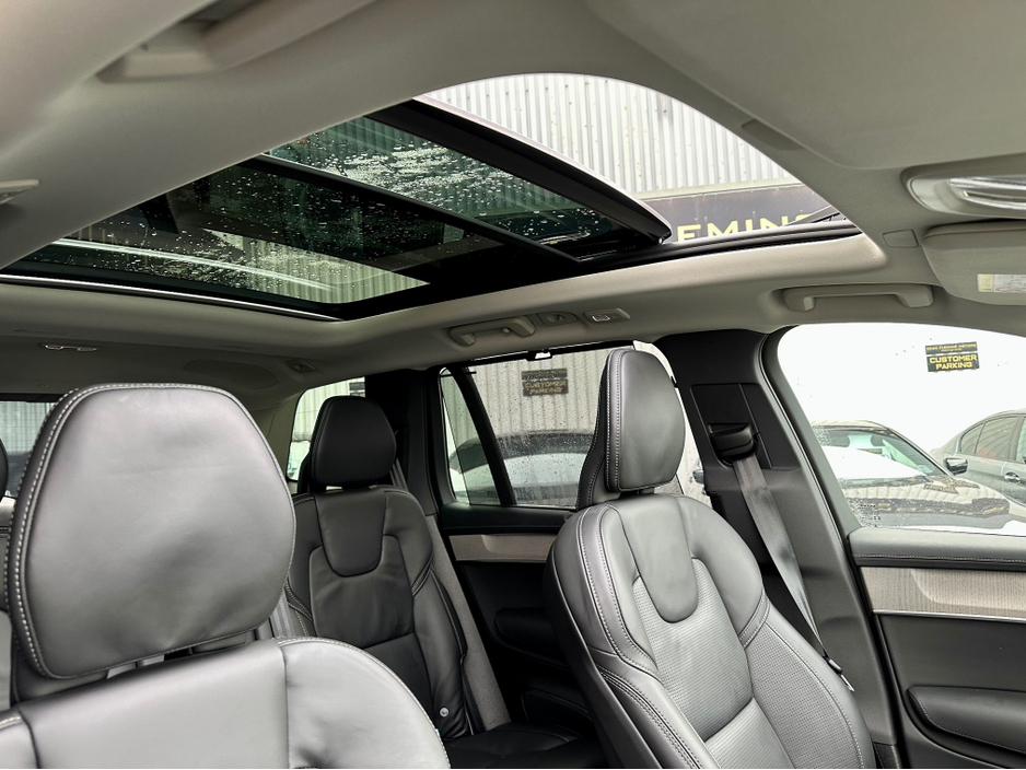 2025 Volvo XC90 - image 9